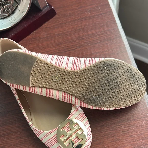 Beautiful leather summer flats by Tory Burch. Size 8M. Red and beige. - Picture 4 of 7
